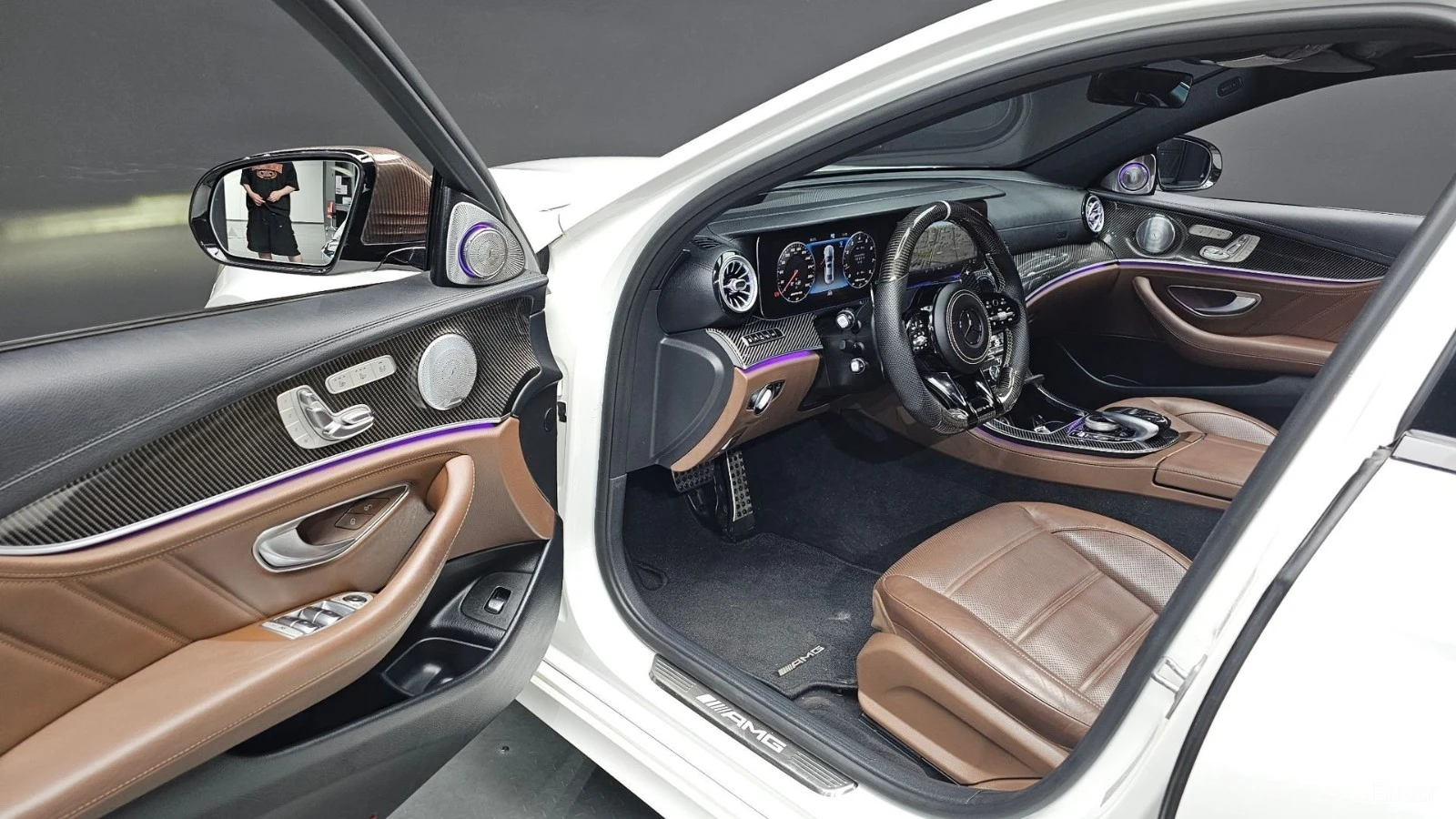 Mercedes-Benz E 63 AMG, снимка 12 - Автомобили и джипове - 56130219