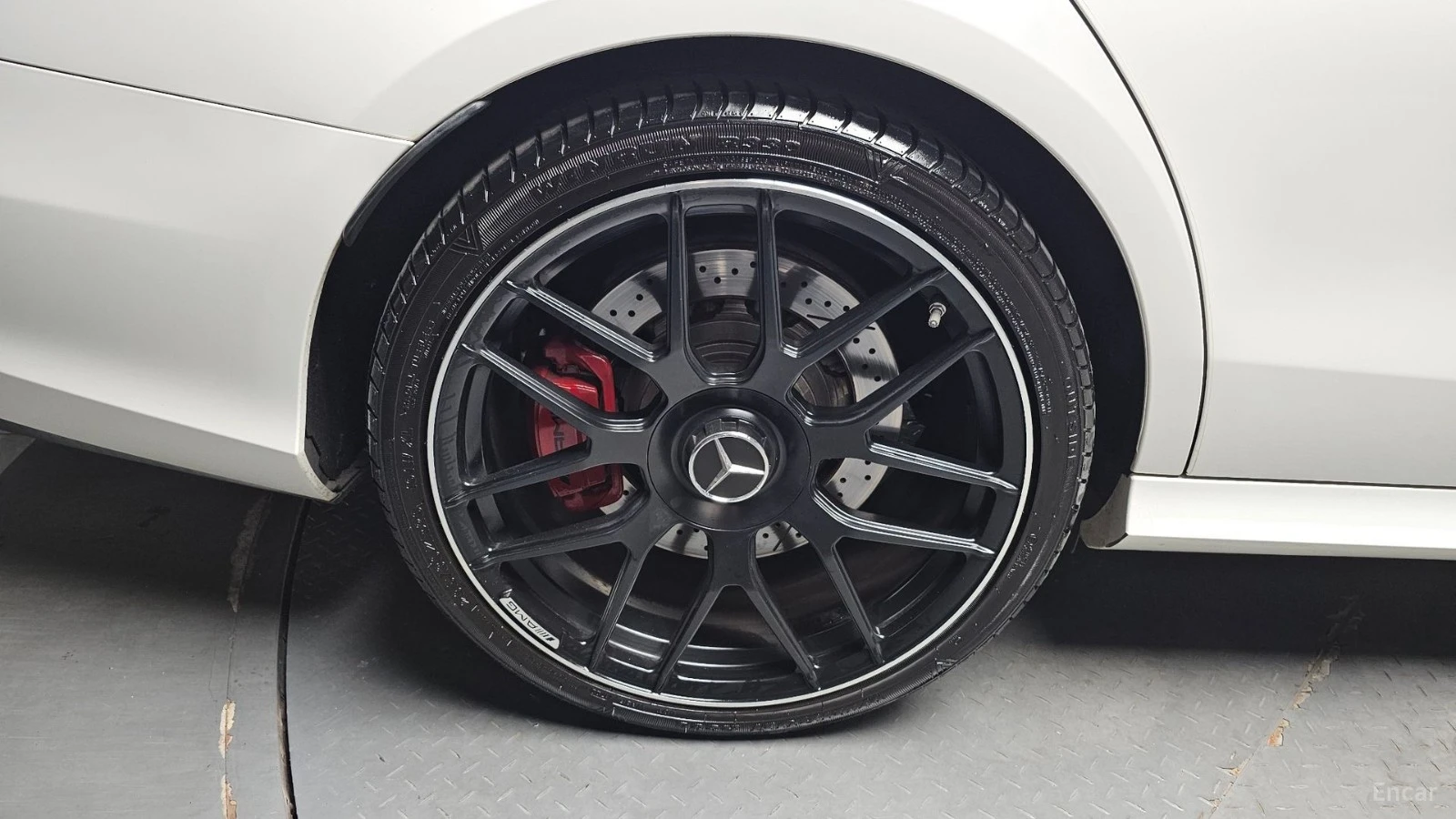 Mercedes-Benz E 63 AMG, снимка 5 - Автомобили и джипове - 56130219
