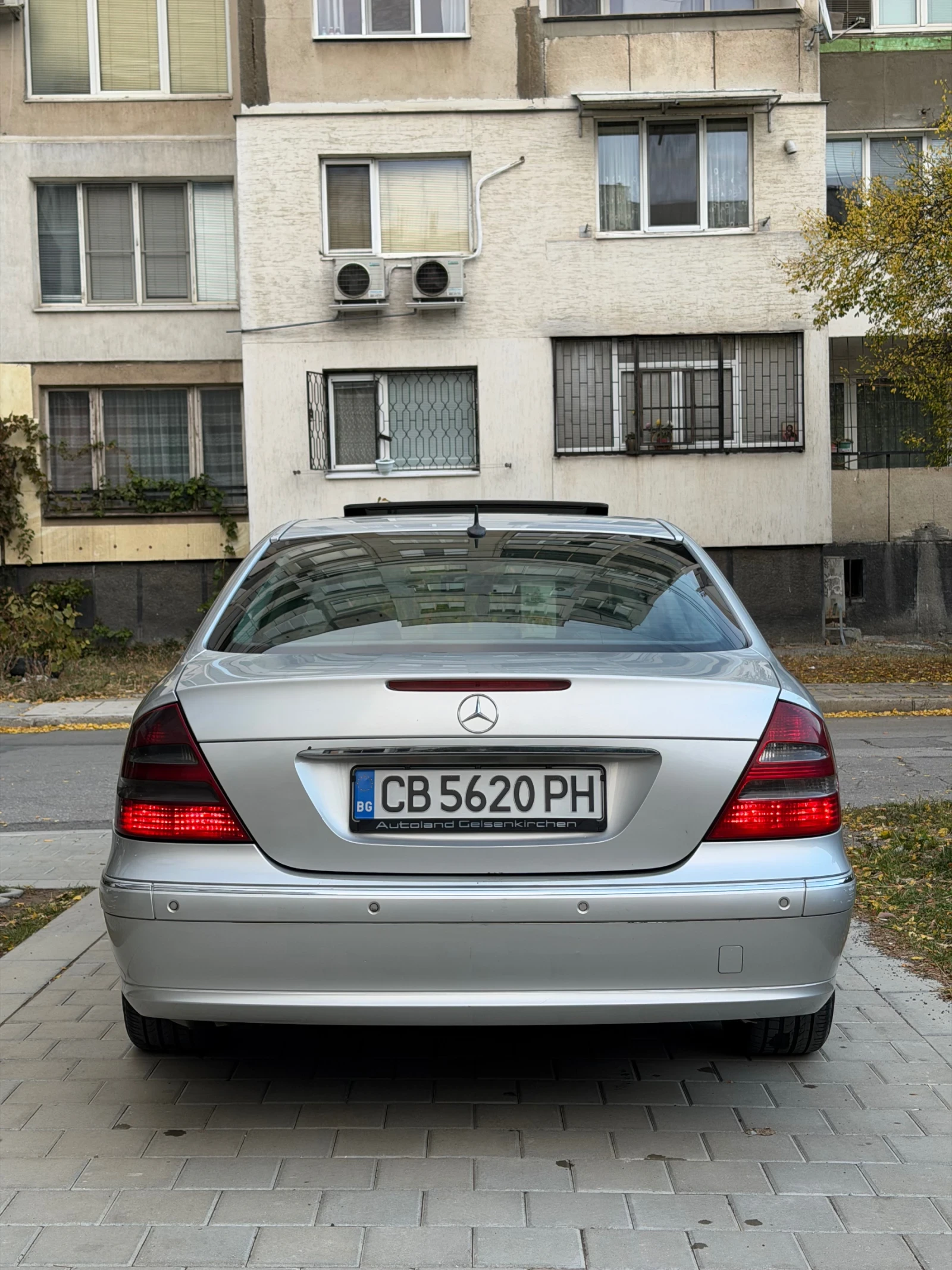 Mercedes-Benz E 220 2.2 Cdi, снимка 4 - Автомобили и джипове - 56554443