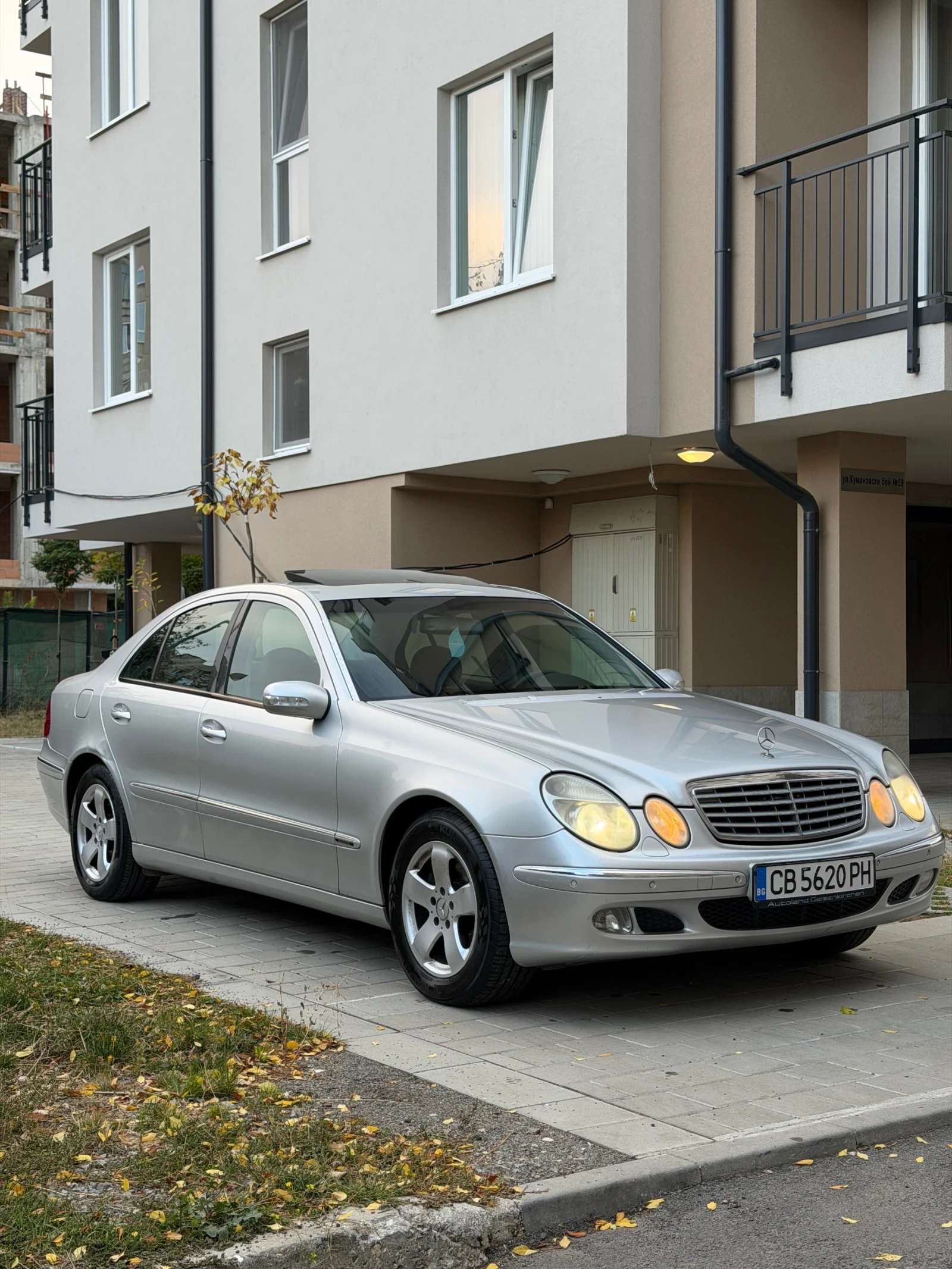 Mercedes-Benz E 220 2.2 Cdi, снимка 6 - Автомобили и джипове - 56554443