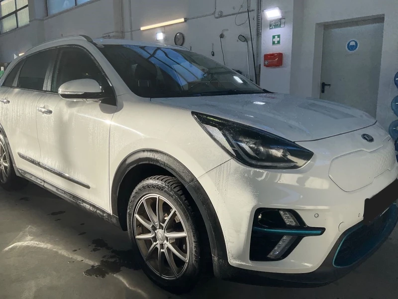 Kia Niro 64kWh, снимка 4 - Автомобили и джипове - 48950393