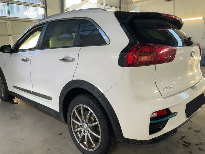 Kia Niro 64kWh, снимка 2 - Автомобили и джипове - 48950393