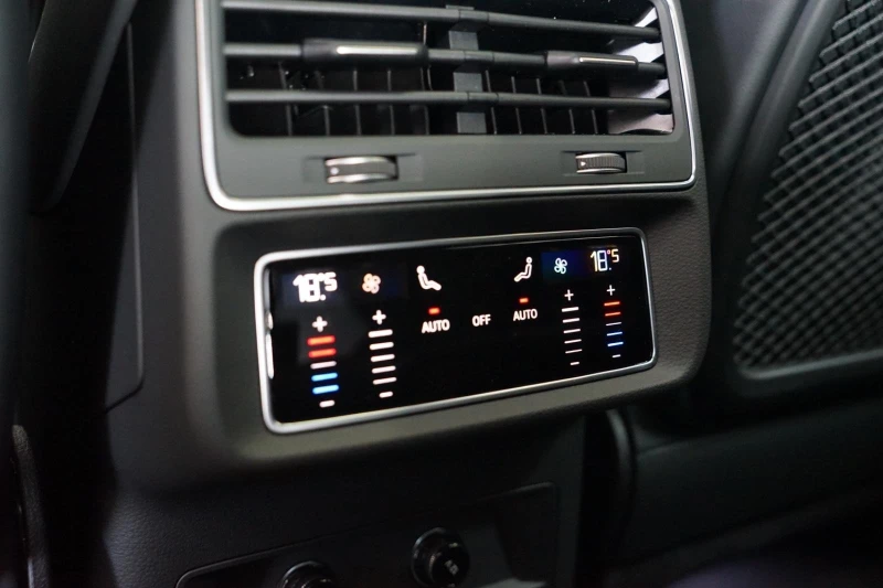 Audi RSQ8 PERFORMANCE CERAMIC CARBON B&O HEAD UP MATRIX 360 , снимка 17 - Автомобили и джипове - 51508952