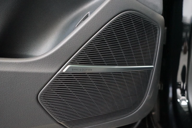Audi RSQ8 PERFORMANCE CERAMIC CARBON B&O HEAD UP MATRIX 360 , снимка 10 - Автомобили и джипове - 51508952