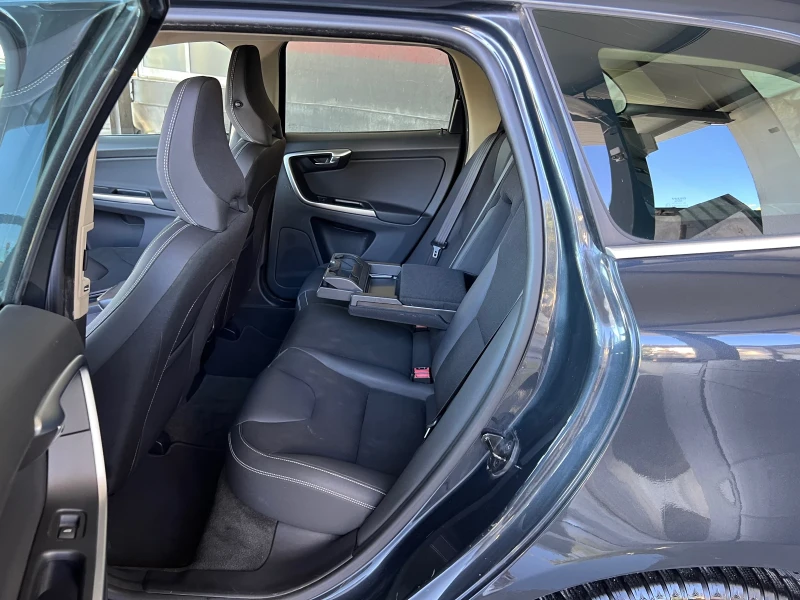 Volvo XC60 2.4D, снимка 13 - Автомобили и джипове - 51880641