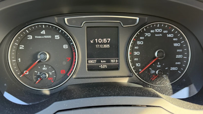 Audi Q3 2, 0 tfsi, снимка 9 - Автомобили и джипове - 52836125