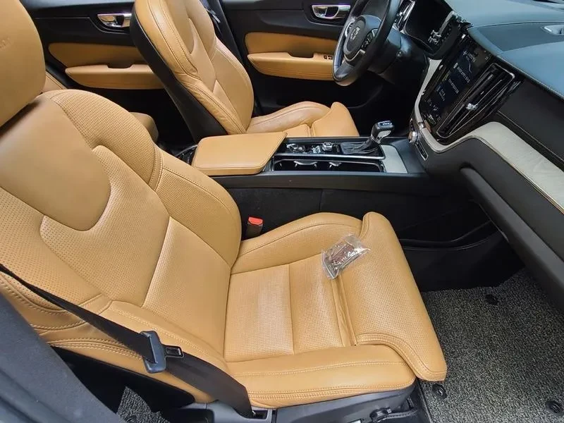 Volvo XC60 D5 INSCRIPTION, снимка 12 - Автомобили и джипове - 55176701