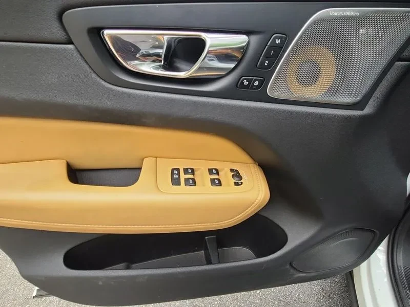 Volvo XC60 D5 INSCRIPTION, снимка 13 - Автомобили и джипове - 55176701