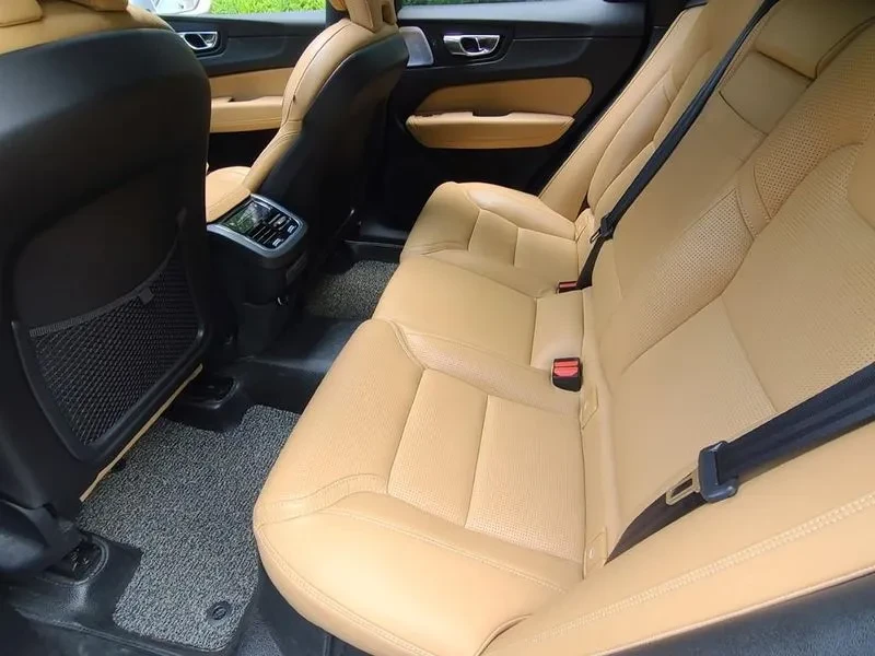Volvo XC60 D5 INSCRIPTION, снимка 11 - Автомобили и джипове - 55176701