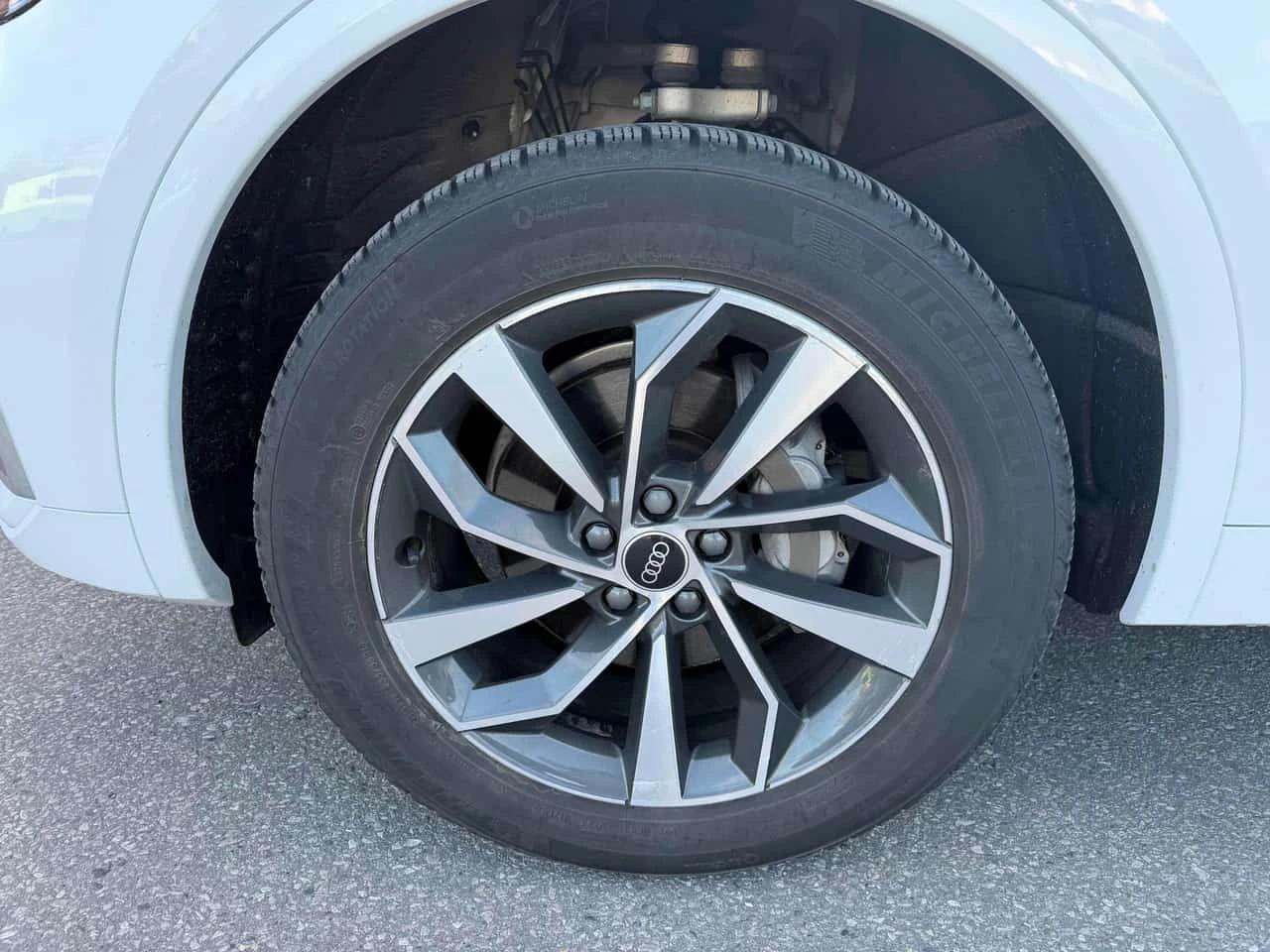 Audi Q5 | DISTRONIC | ПАНОРАМА | + Гуми | CARFAX , снимка 7 - Автомобили и джипове - 54373519