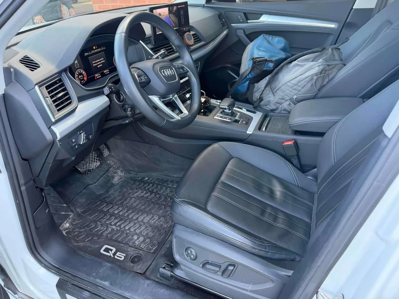 Audi Q5 | DISTRONIC | ПАНОРАМА | + Гуми | CARFAX , снимка 5 - Автомобили и джипове - 54373519
