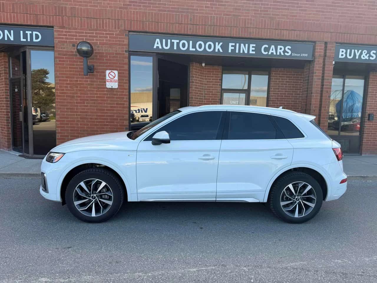 Audi Q5 | DISTRONIC | ПАНОРАМА | + Гуми | CARFAX , снимка 2 - Автомобили и джипове - 54373519