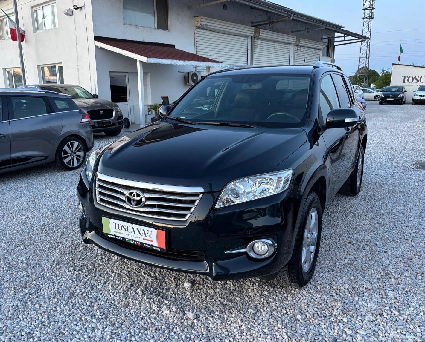 Toyota Rav4 2.0i* 158к.с.* Сервизна История * Подгрев* Лизинг*, снимка 2 - Автомобили и джипове - 54553771