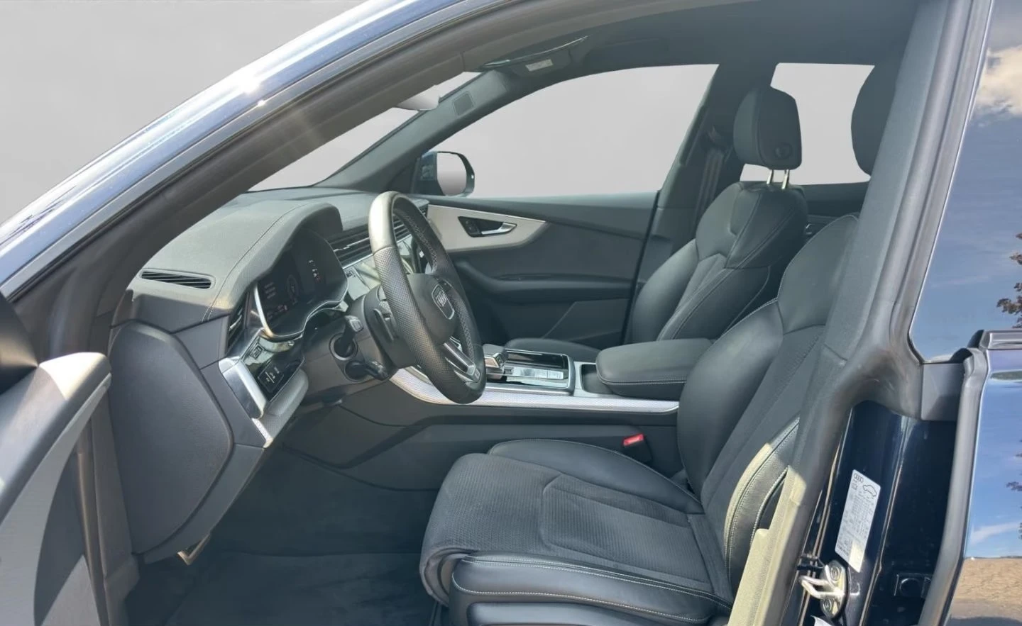 Audi Q8 55 TFSI/ FACELIFT/ S-LINE/ BLACK OPTIC/ MATRIX/B&O, снимка 7 - Автомобили и джипове - 56071031