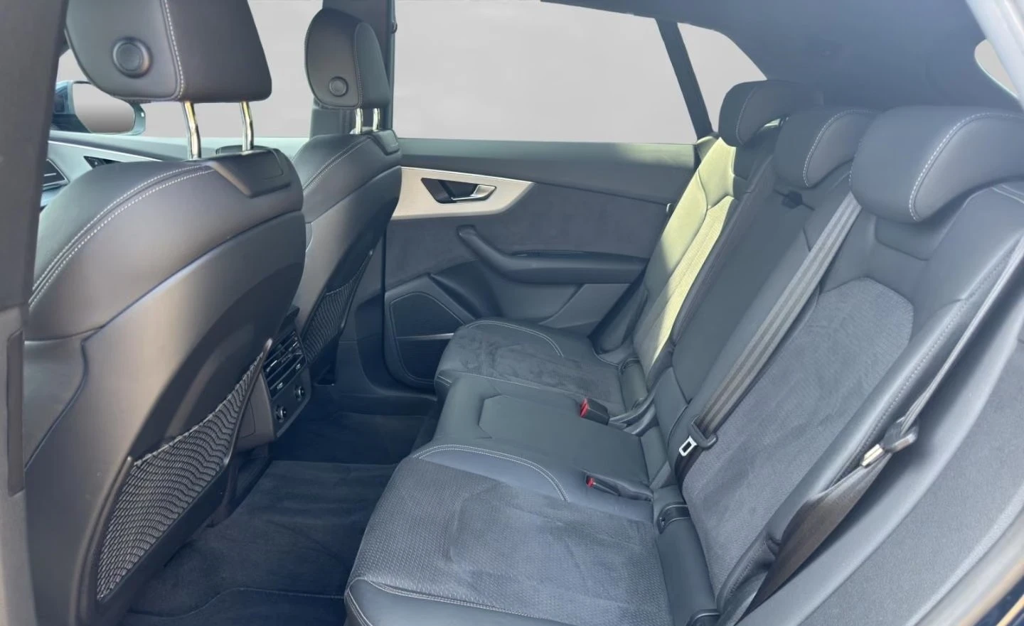 Audi Q8 55 TFSI/ FACELIFT/ S-LINE/ BLACK OPTIC/ MATRIX/B&O, снимка 13 - Автомобили и джипове - 56071031