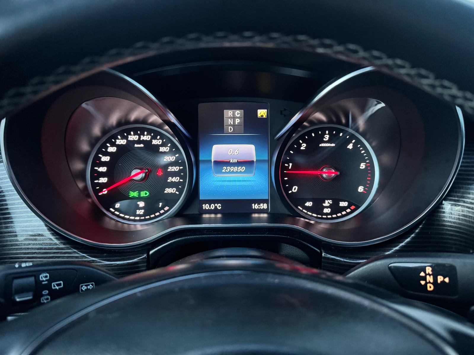 Mercedes-Benz V 250  - изображение 10