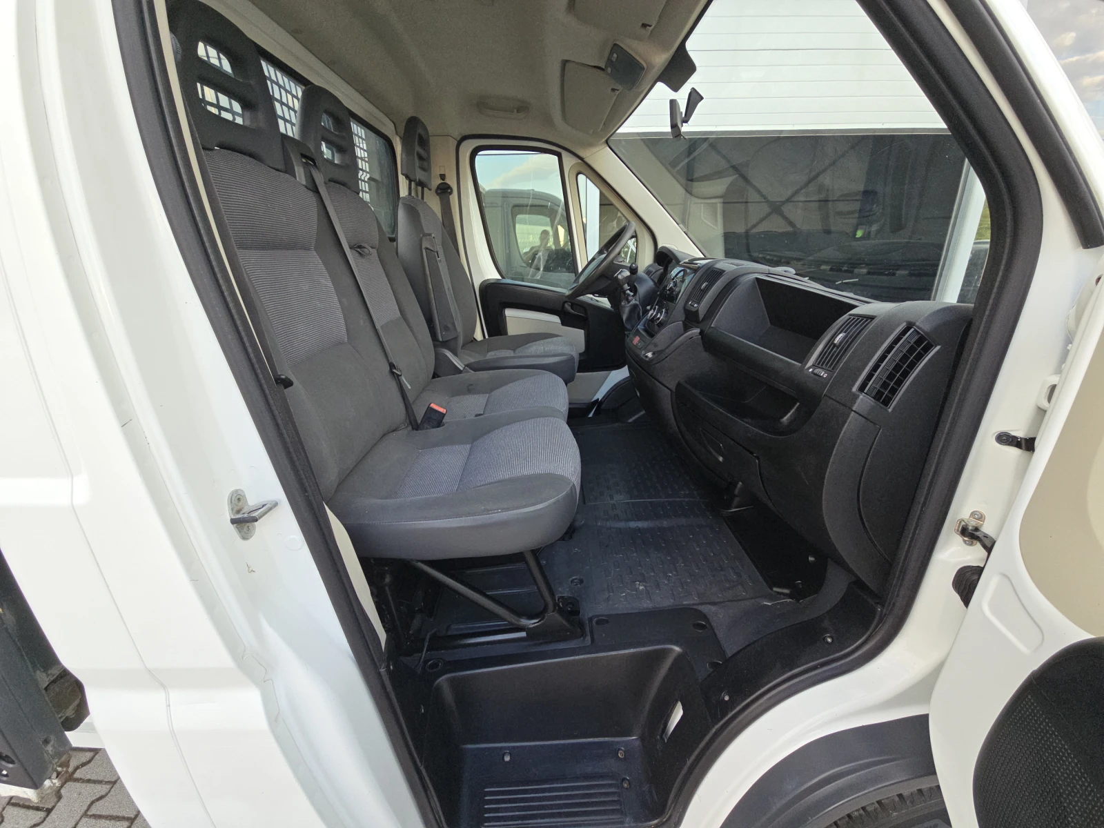 Peugeot Boxer САМОСВАЛ!!КЛИМАТИК* * 196000КМ!!!!!!, снимка 17 - Бусове и автобуси - 55469573
