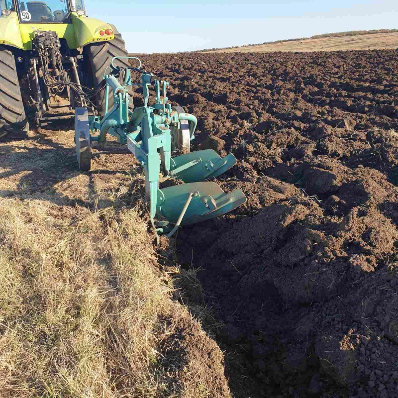 Трактор Claas AXION 840 CMATIC, снимка 7 - Селскостопанска техника - 52451080