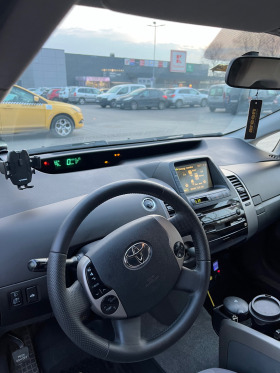 Toyota Prius, снимка 8 - Автомобили и джипове - 45422125
