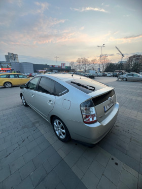 Toyota Prius, снимка 5 - Автомобили и джипове - 45422125