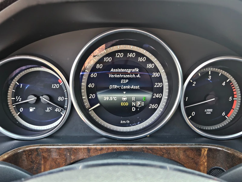 Mercedes-Benz E 350 ! AMG/4MAT/GERMAN/DIST/ОБДУХ/AMBIENT/HARMAN/LIZING, снимка 9 - Автомобили и джипове - 51131524