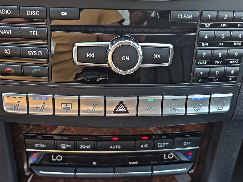 Mercedes-Benz E 350 ! AMG/4MAT/GERMAN/DIST/ОБДУХ/AMBIENT/HARMAN/LIZING, снимка 11 - Автомобили и джипове - 51131524