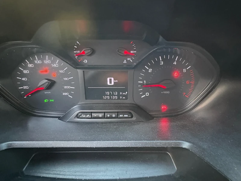 Peugeot Partner, снимка 7 - Автомобили и джипове - 51450944