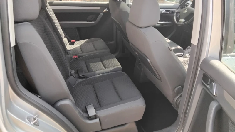 VW Touran 1.9tdi DSG, снимка 8 - Автомобили и джипове - 52515587