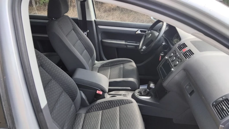 VW Touran 1.9tdi DSG, снимка 7 - Автомобили и джипове - 52515587