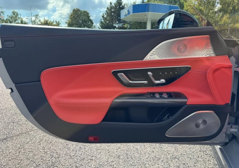 Mercedes-Benz SL 63 AMG 4MATIC+ Roadster, снимка 11 - Автомобили и джипове - 52628320