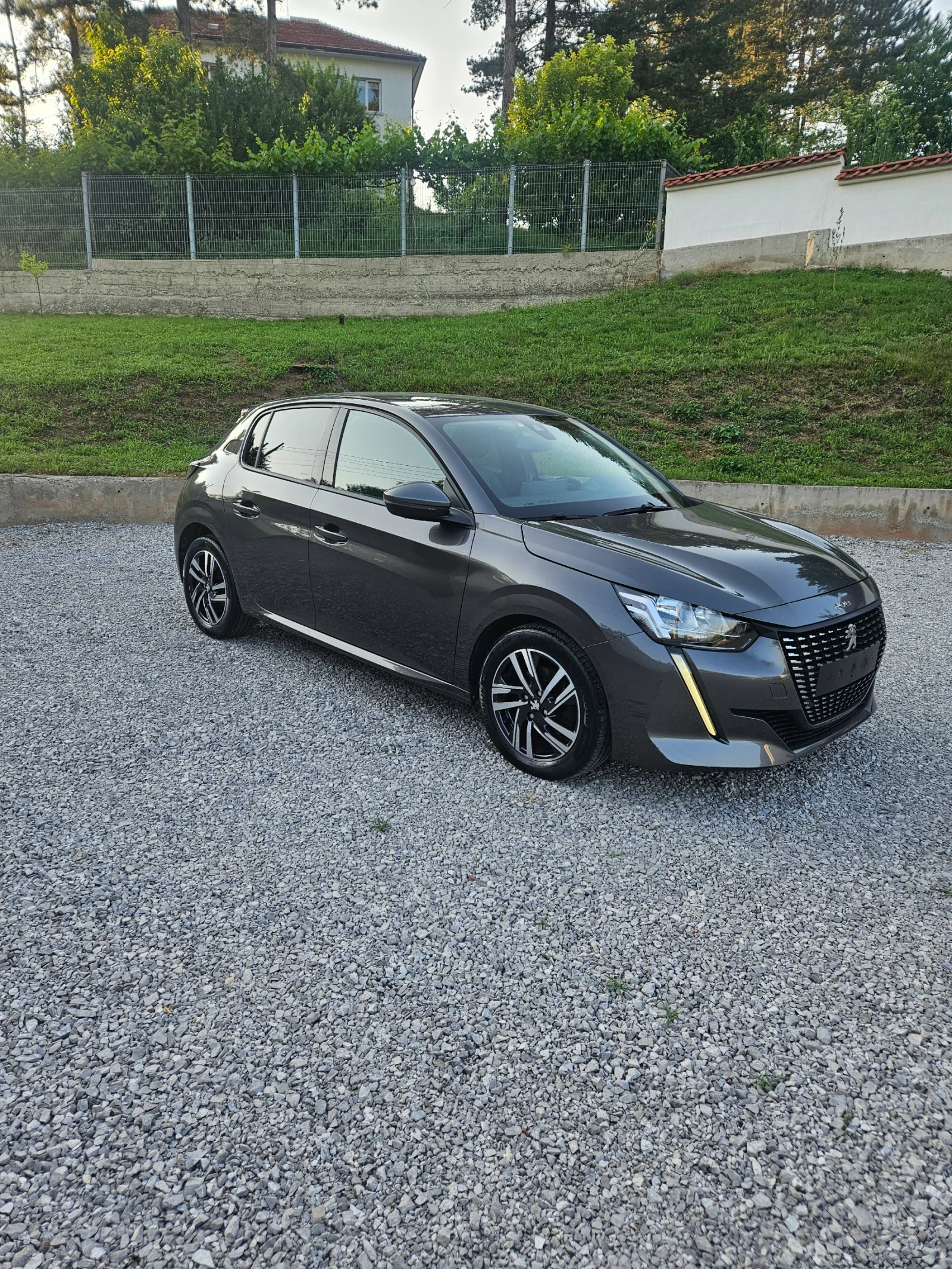 Peugeot 208 1.5hdi 102кс Евро6D НАЛИЧНА В БГ - изображение 2