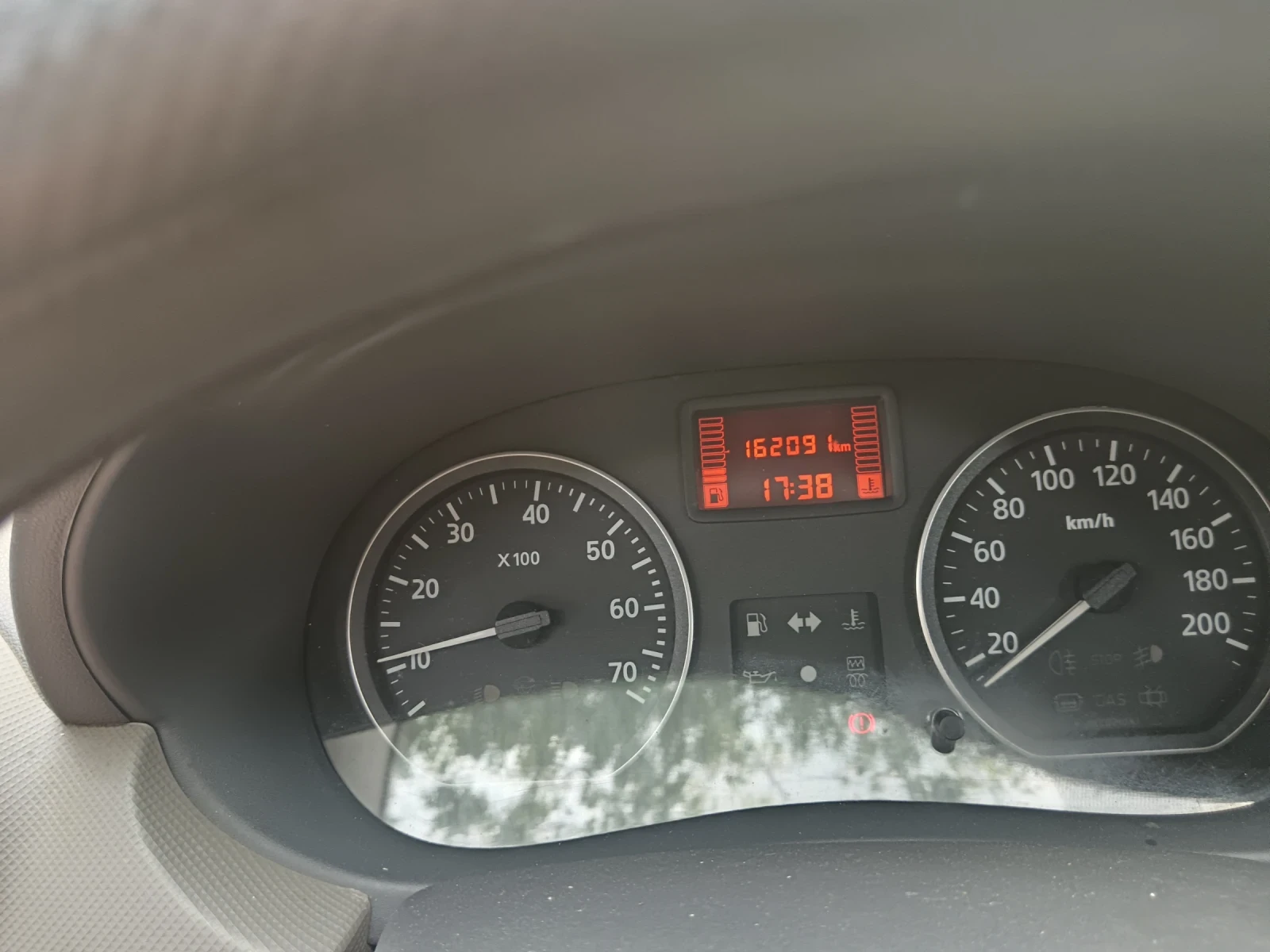 Dacia Sandero Бензин и Газ - изображение 3