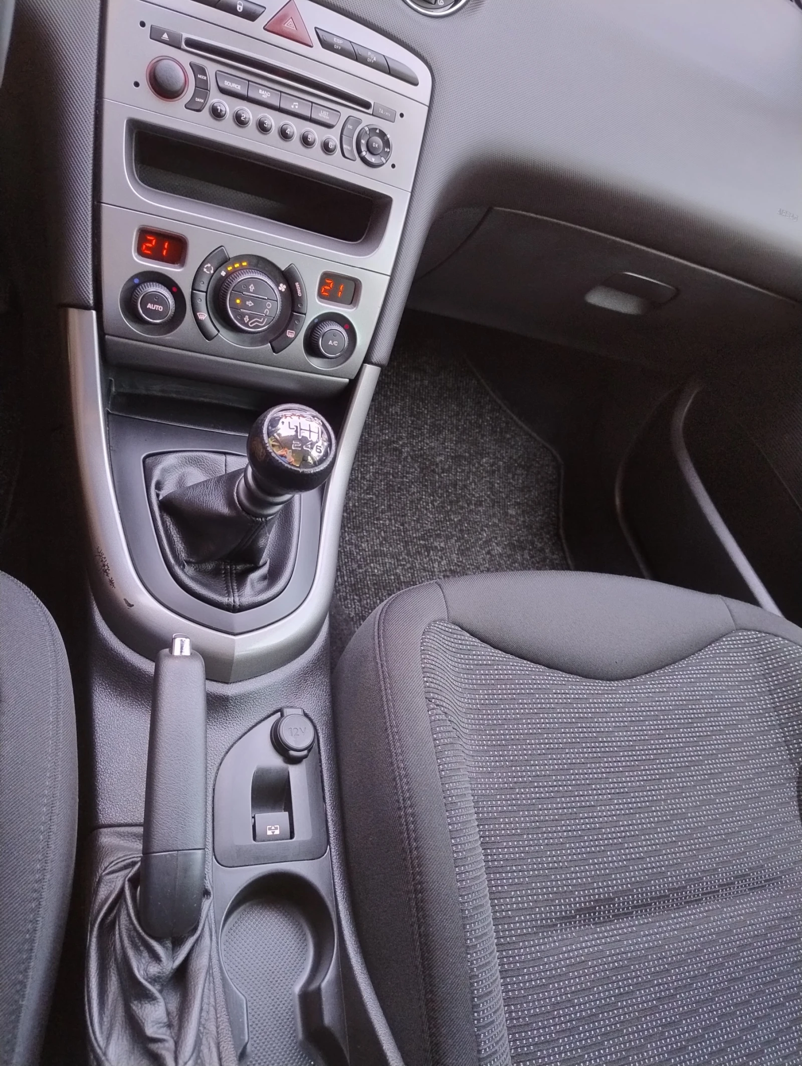 Peugeot 308 1.6 HDI ПАРКТРОНИК И ПАНОРАМА - изображение 6