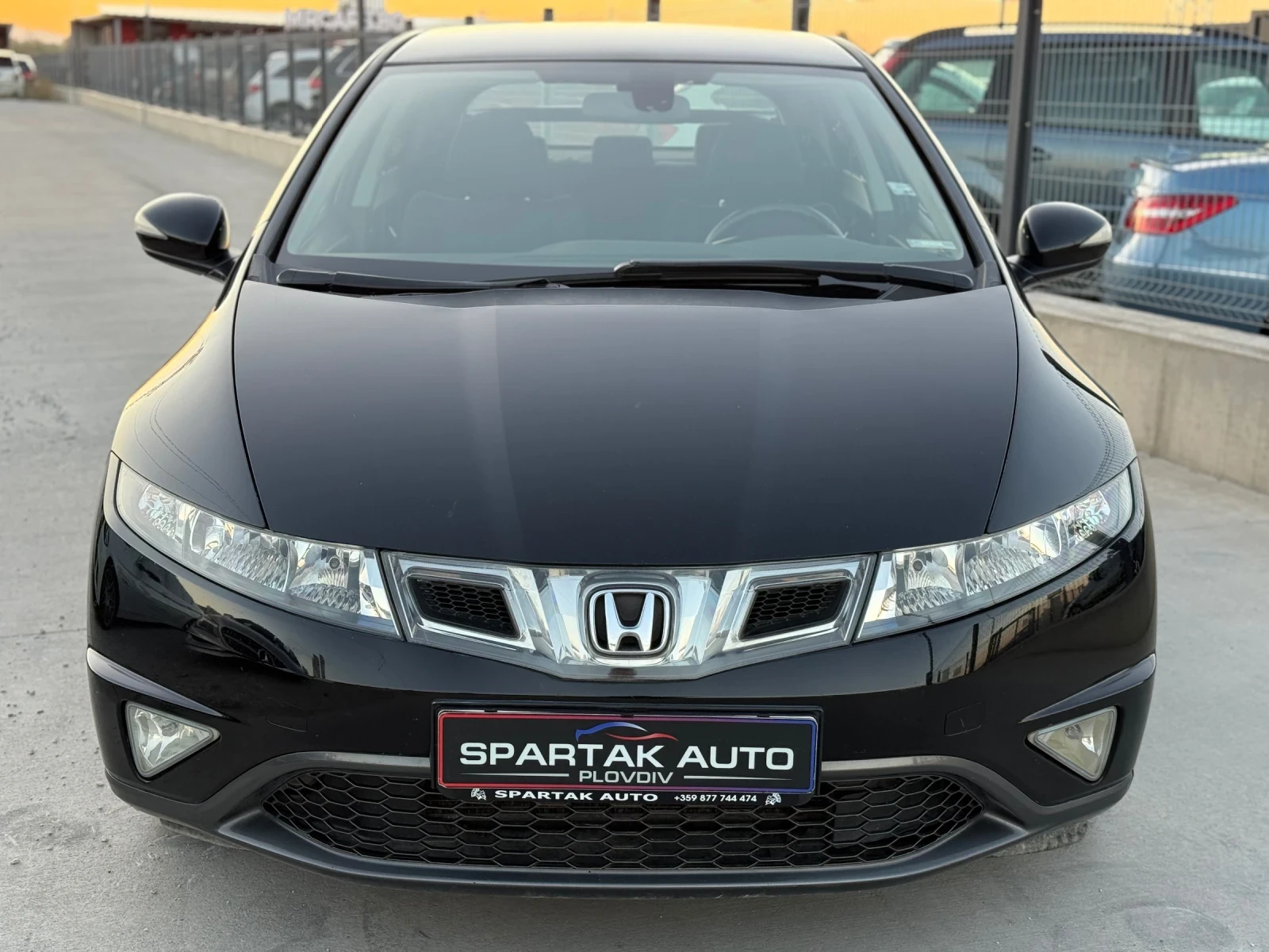 Honda Civic 2.2D* 2011г* FACE* 140к.с* РЪЧКА* ТОП СЪСТОЯНИЕ*  - изображение 2