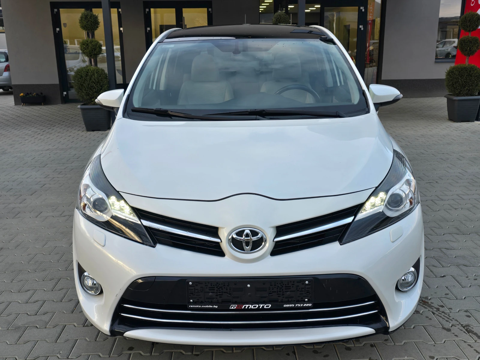 Toyota Verso 1.6D4d, Камера, Нави, Подгрев, 7 места!, снимка 5 - Автомобили и джипове - 53970270