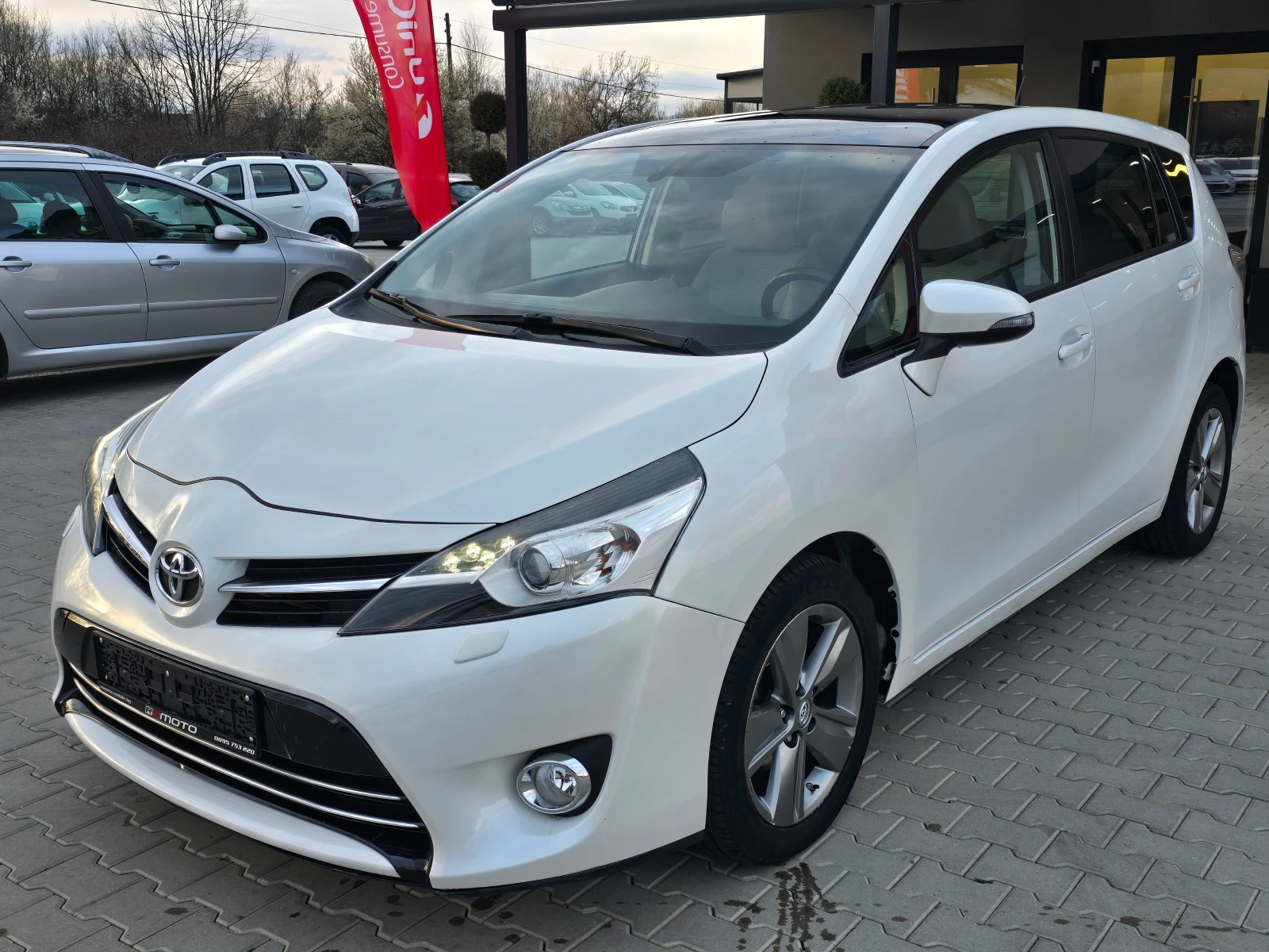 Toyota Verso 1.6D4d, Камера, Нави, Подгрев, 7 места!, снимка 3 - Автомобили и джипове - 53970270