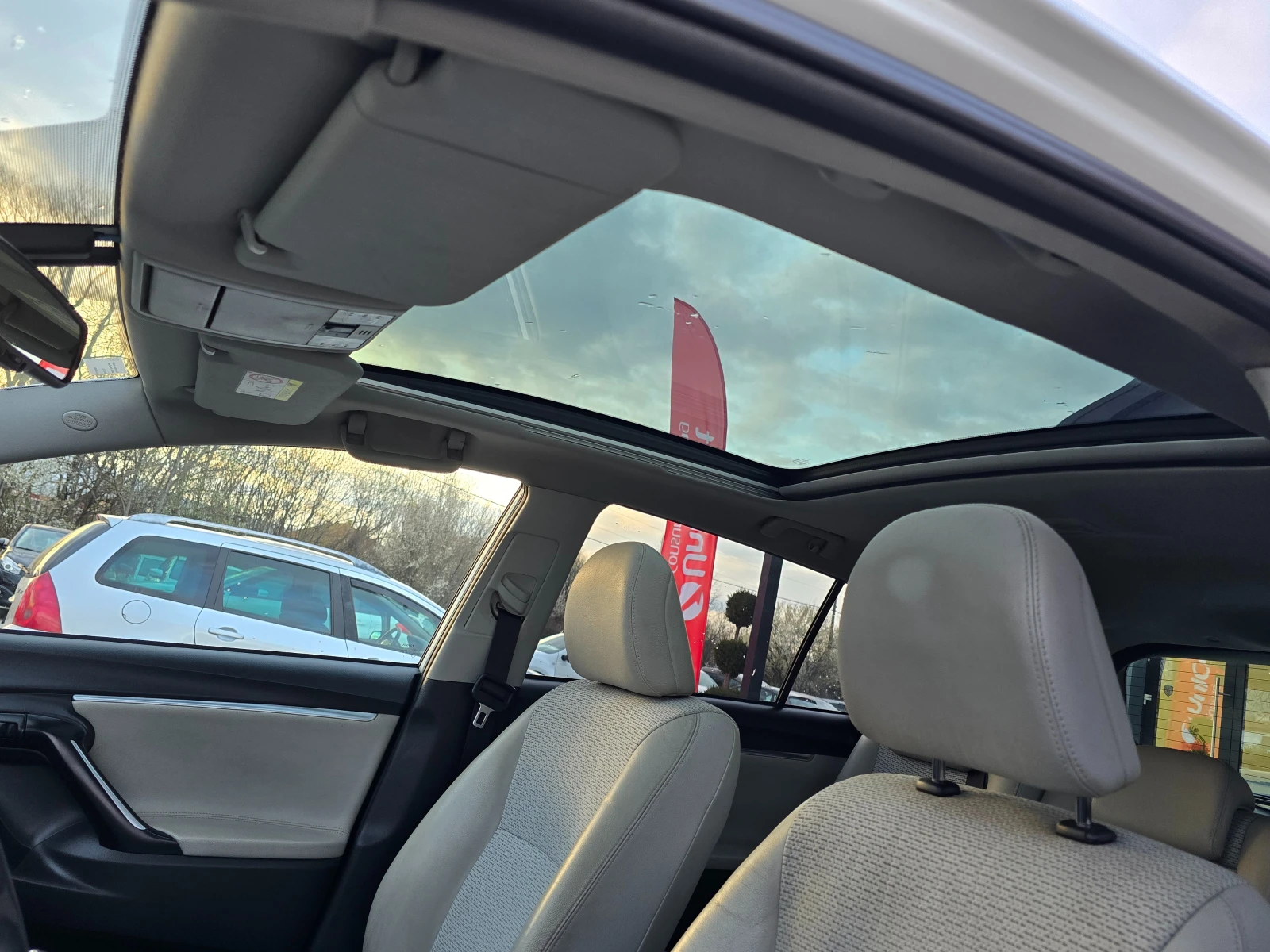 Toyota Verso 1.6D4d, Камера, Нави, Подгрев, 7 места!, снимка 8 - Автомобили и джипове - 53970270