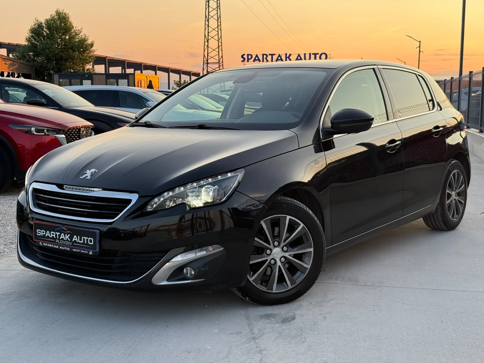 Peugeot 308 1.2i* 2015г* РЪЧКА* Топ Състояние* СЕРВИЗНА* , снимка 2 - Автомобили и джипове - 55216471
