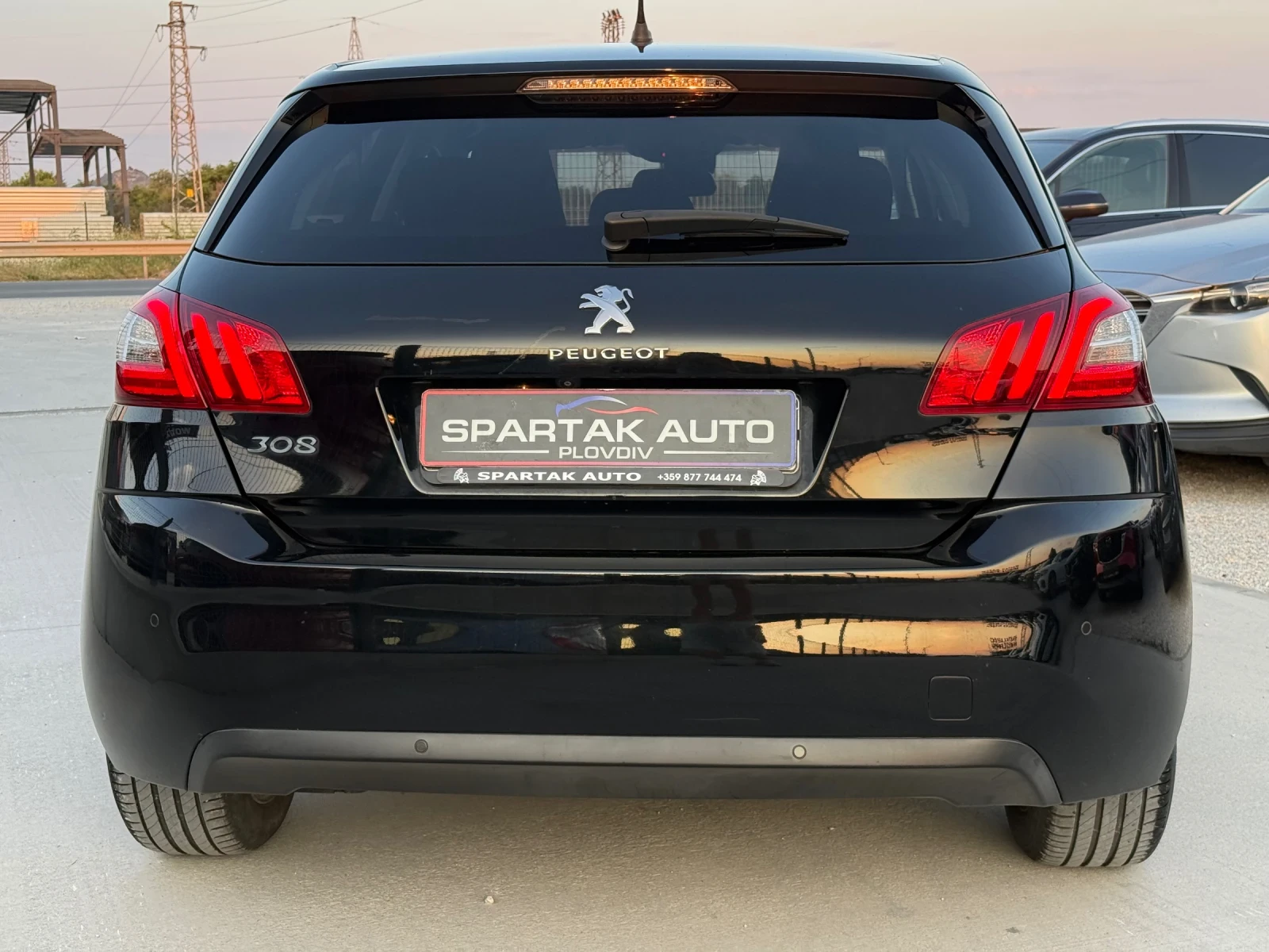 Peugeot 308 1.2i* 2015г* РЪЧКА* Топ Състояние* СЕРВИЗНА* , снимка 6 - Автомобили и джипове - 55216471