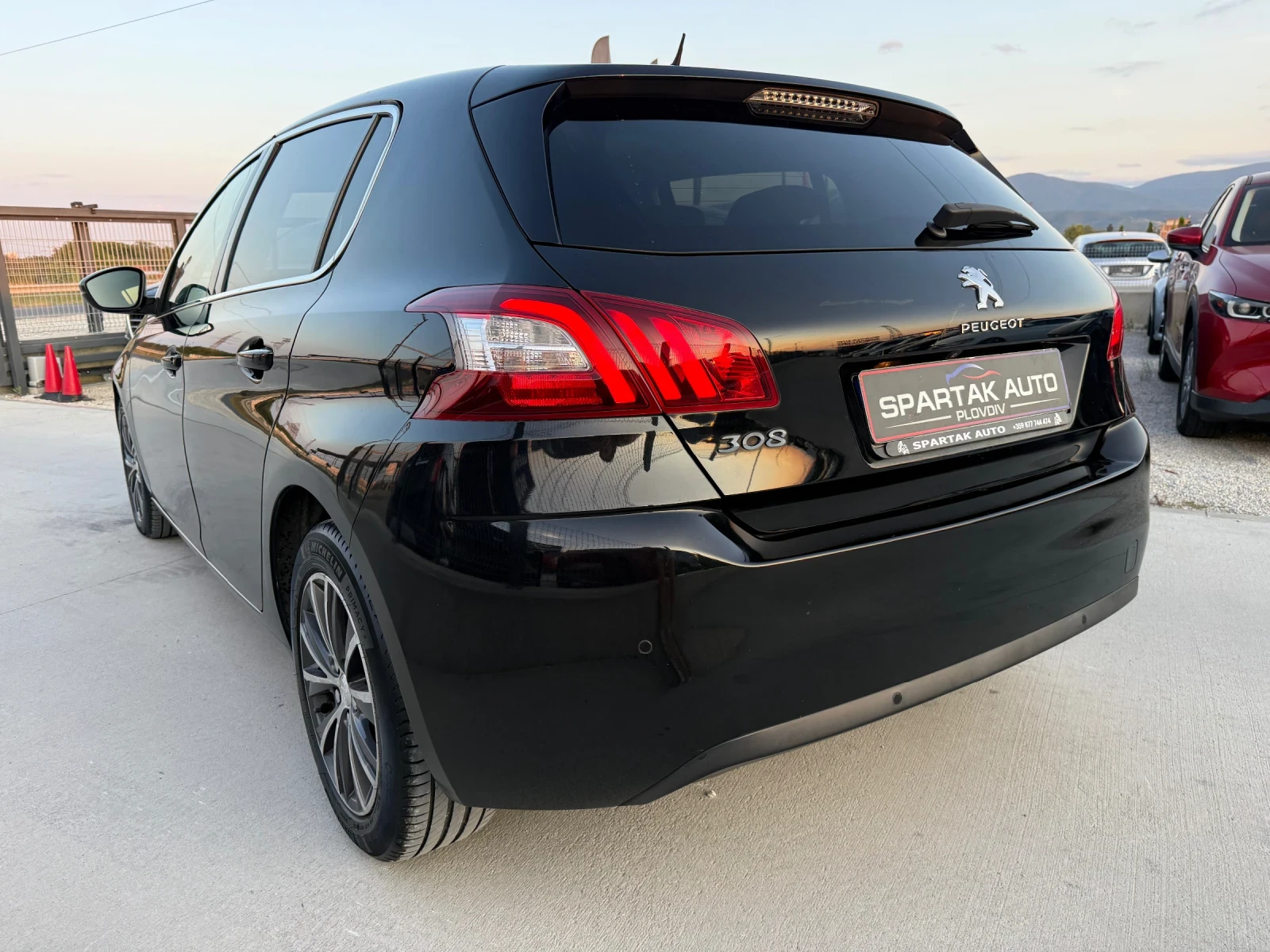 Peugeot 308 1.2i* 2015г* РЪЧКА* Топ Състояние* СЕРВИЗНА* , снимка 7 - Автомобили и джипове - 55216471