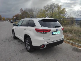 Toyota Highlander XLE 3.5 Хибрид 7+ 1, снимка 3