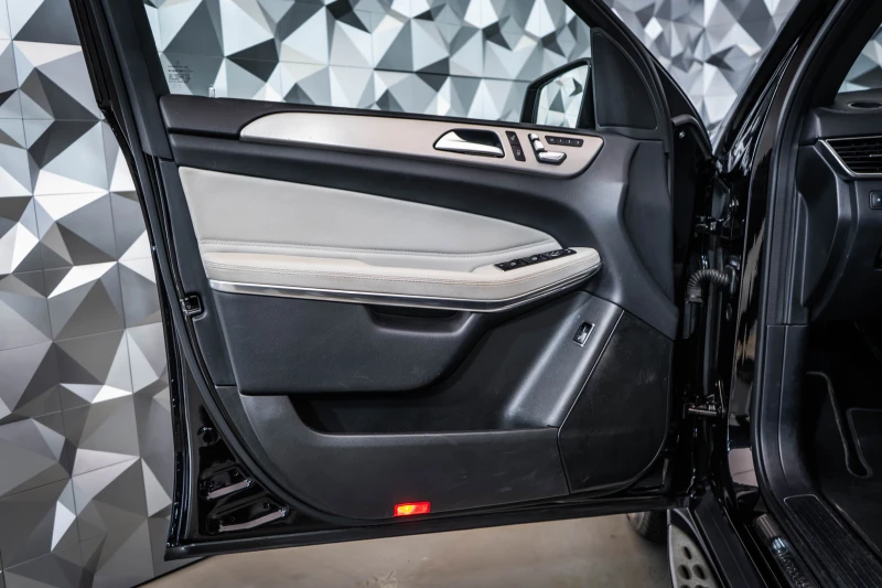 Mercedes-Benz GLS 500 4М* 7Seats* 360* Монитори* Шибедах, снимка 7 - Автомобили и джипове - 40519734