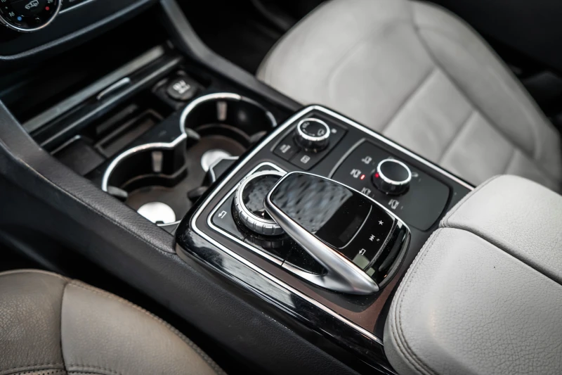 Mercedes-Benz GLS 500 4М* 7Seats* 360* Монитори* Шибедах, снимка 9 - Автомобили и джипове - 40519734
