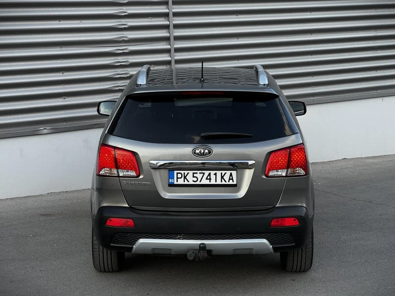 Kia Sorento 2.4i 2WD - 7 МЕСТЕН, снимка 5 - Автомобили и джипове - 46828329