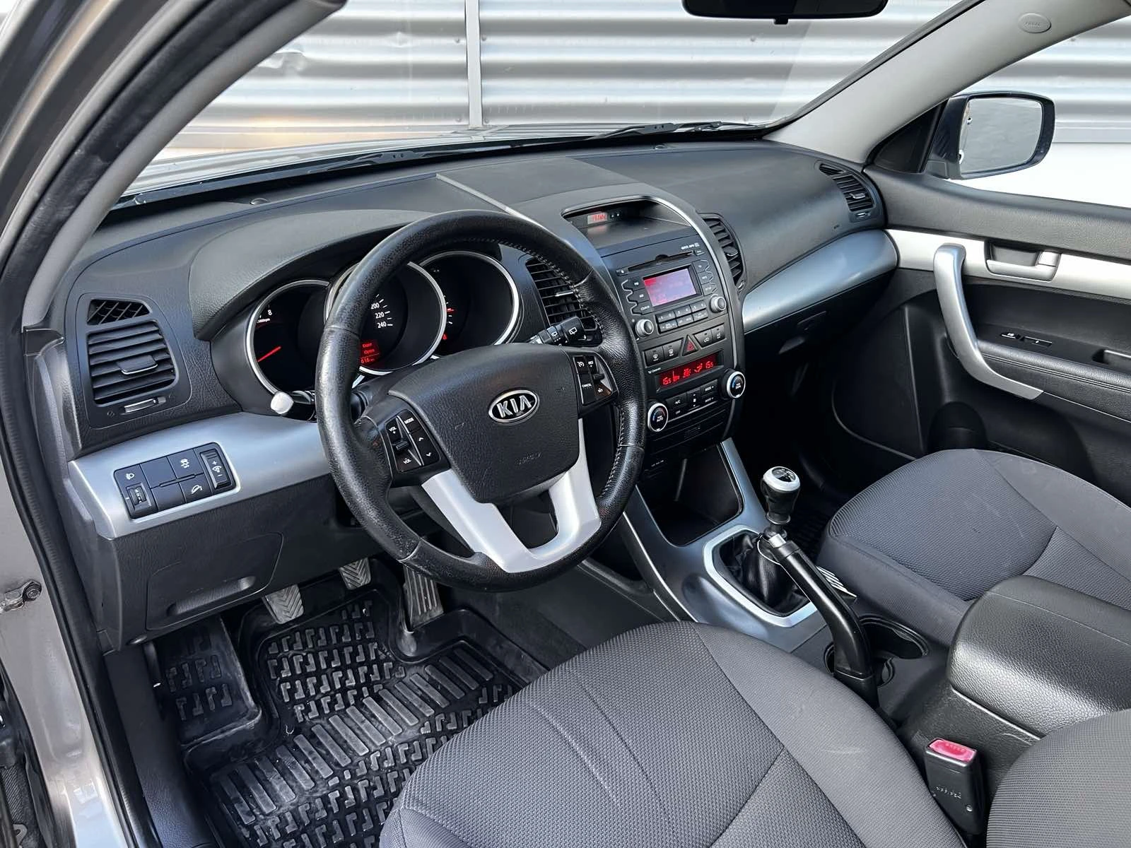 Kia Sorento 2.4i 2WD - 7 МЕСТЕН - изображение 10