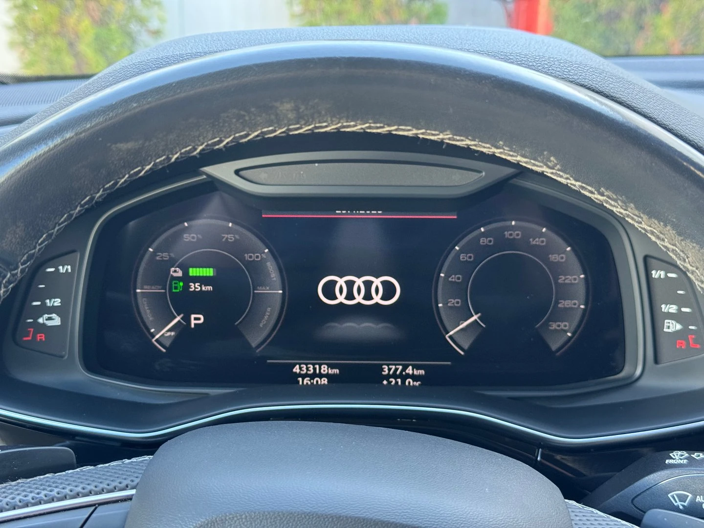 Audi Q8 55 TFSIe quattro - изображение 8