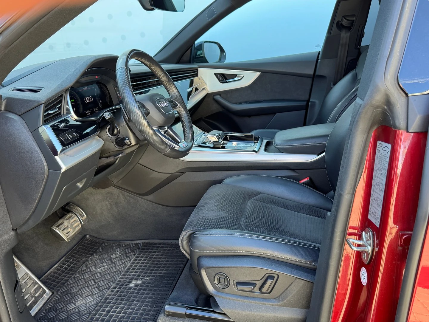 Audi Q8 55 TFSIe quattro - изображение 5