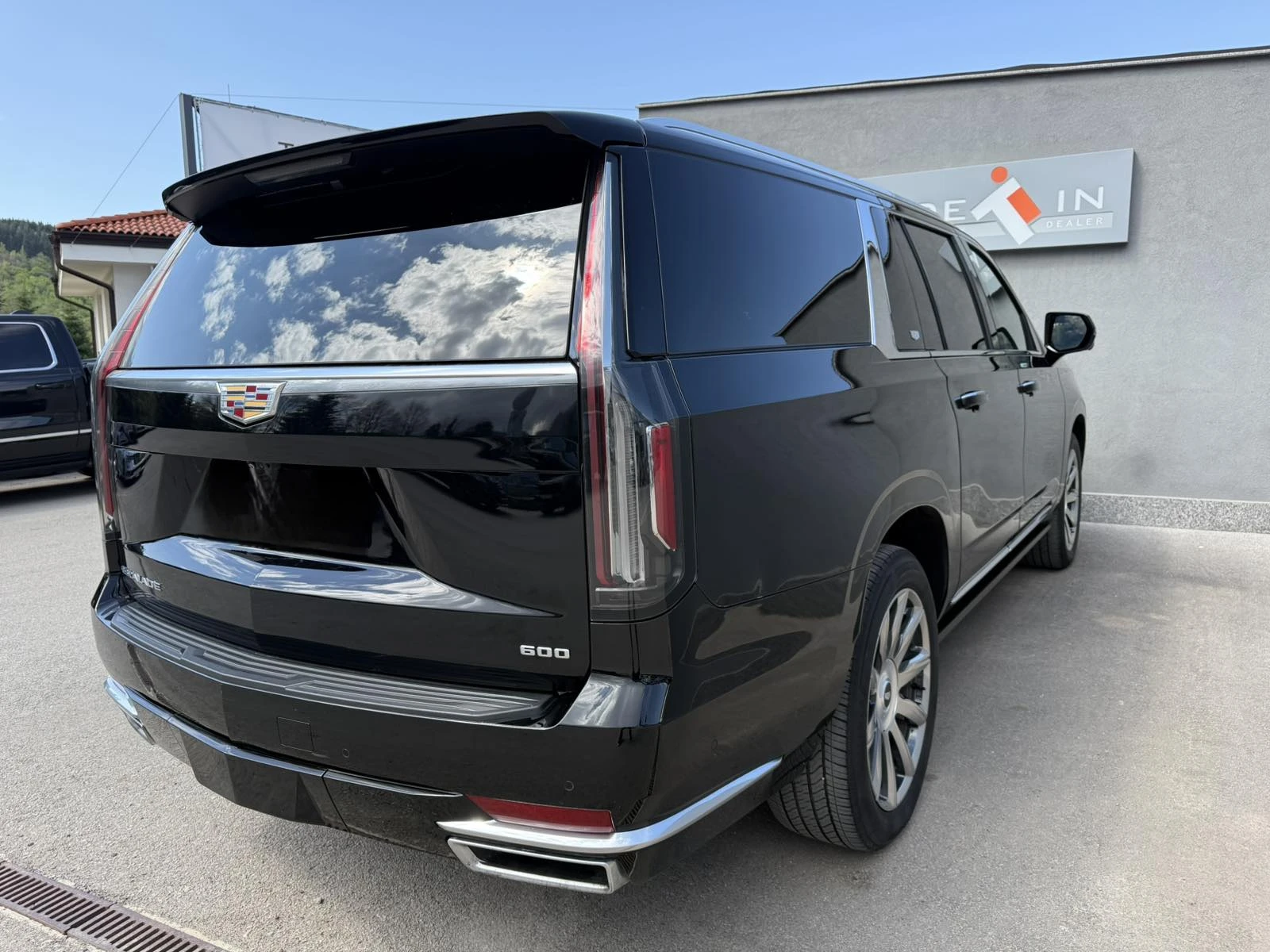 Cadillac Escalade ESV LUXURY PLATINUM 6.2L - изображение 4