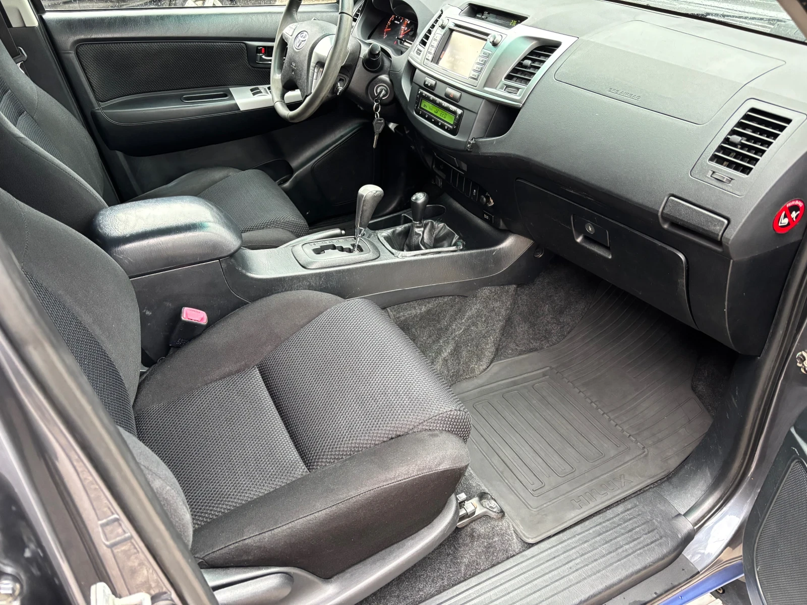 Toyota Hilux 3.0 D-4D AUTOMATIC , снимка 15 - Автомобили и джипове - 53952919