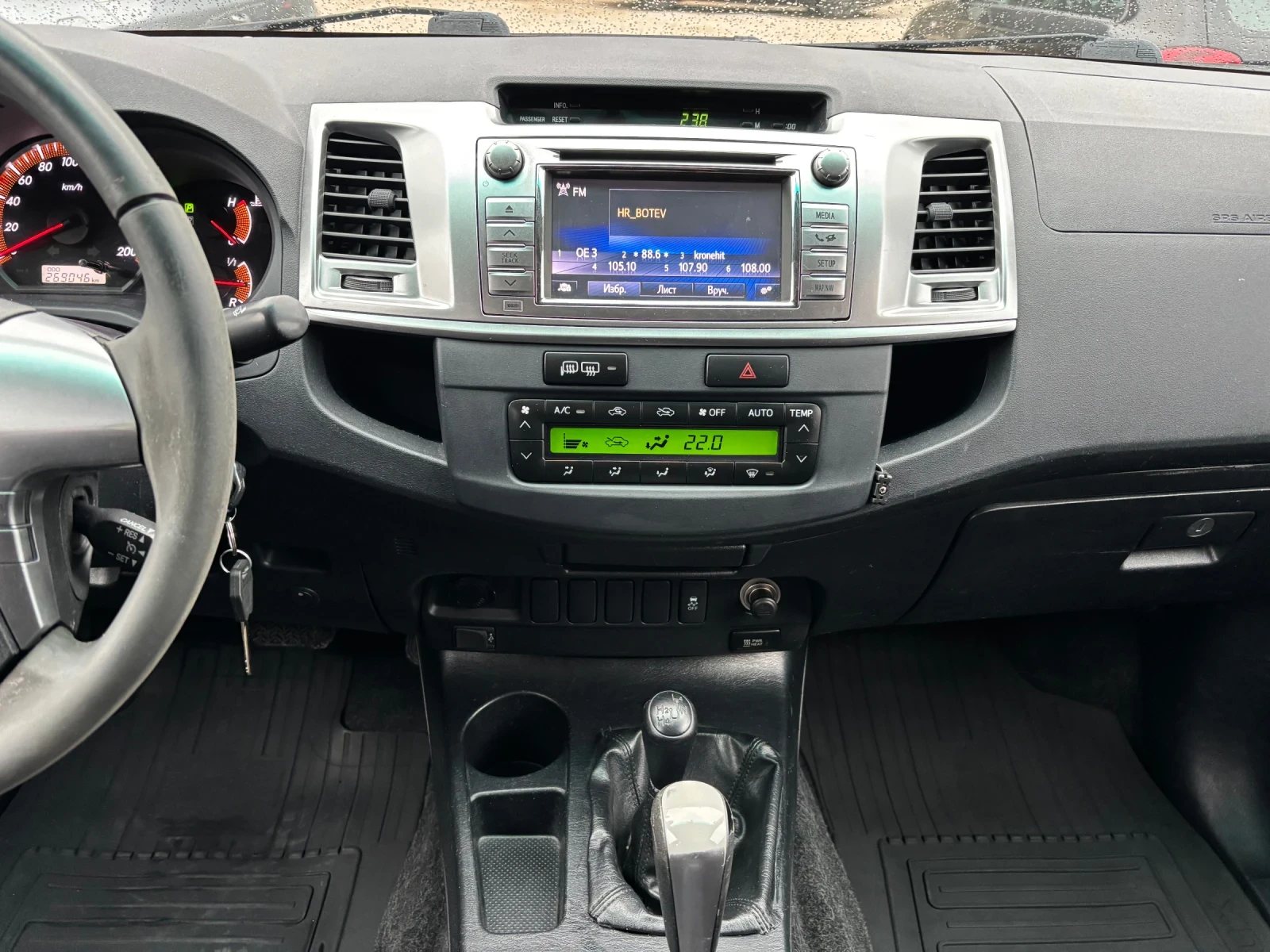Toyota Hilux 3.0 D-4D AUTOMATIC , снимка 11 - Автомобили и джипове - 53952919